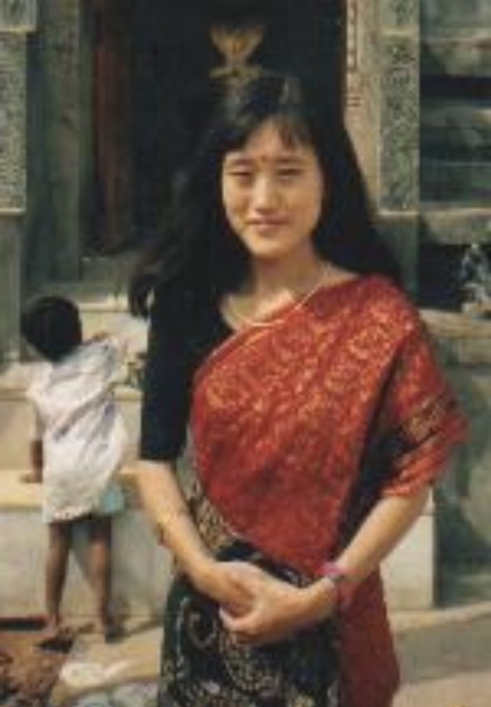 1993年、留学時代(ヒンドゥー寺院の前、着ているのはカシミーリー・シルクのサリー)